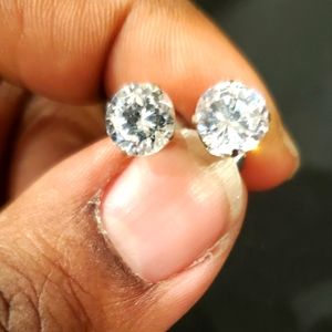 Gorgeous Cubic Zirconia in Silver Earrings studs